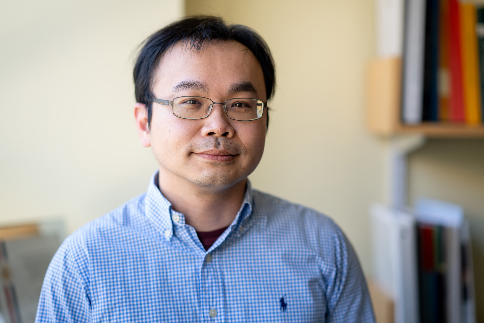 Yen-Jie Lee probes particle collision data for clues to the universe’s origins | MIT News