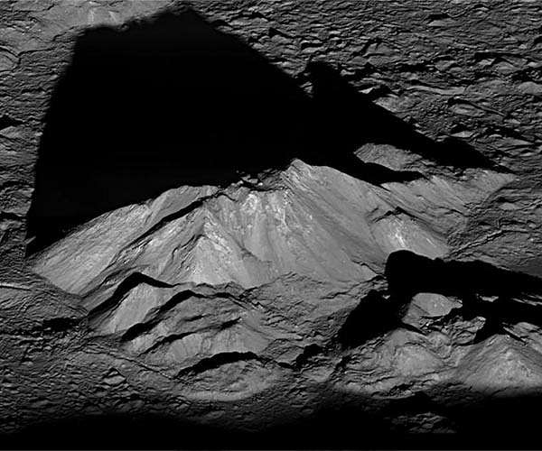 Olivine Insights Reveal Moon's Interior Secrets